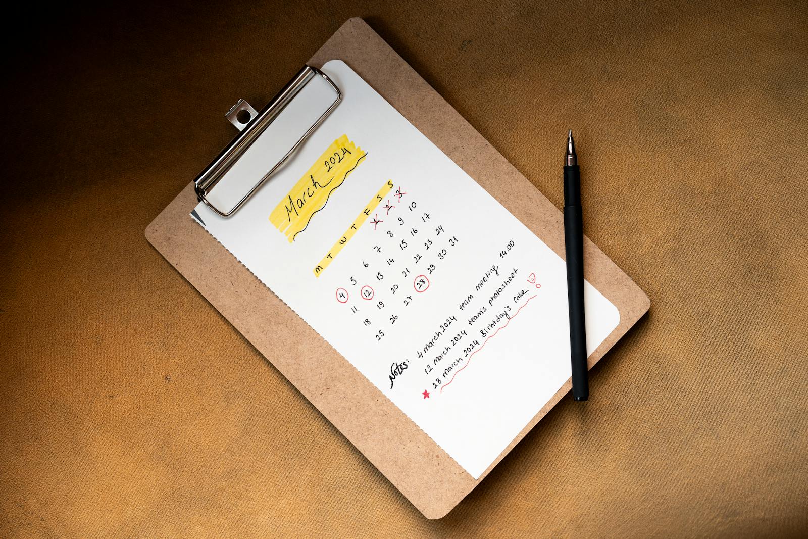 Calendar on clipboard with pen, illustrating planning and scheduling