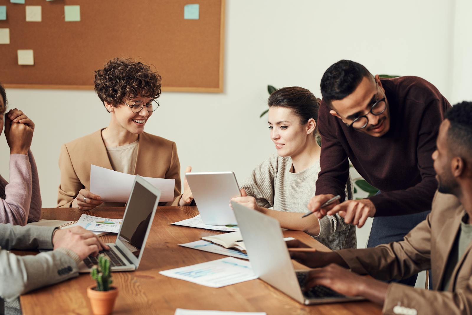 Diverse working professionals at desks, illustrating profitable creator niches for full-time employees