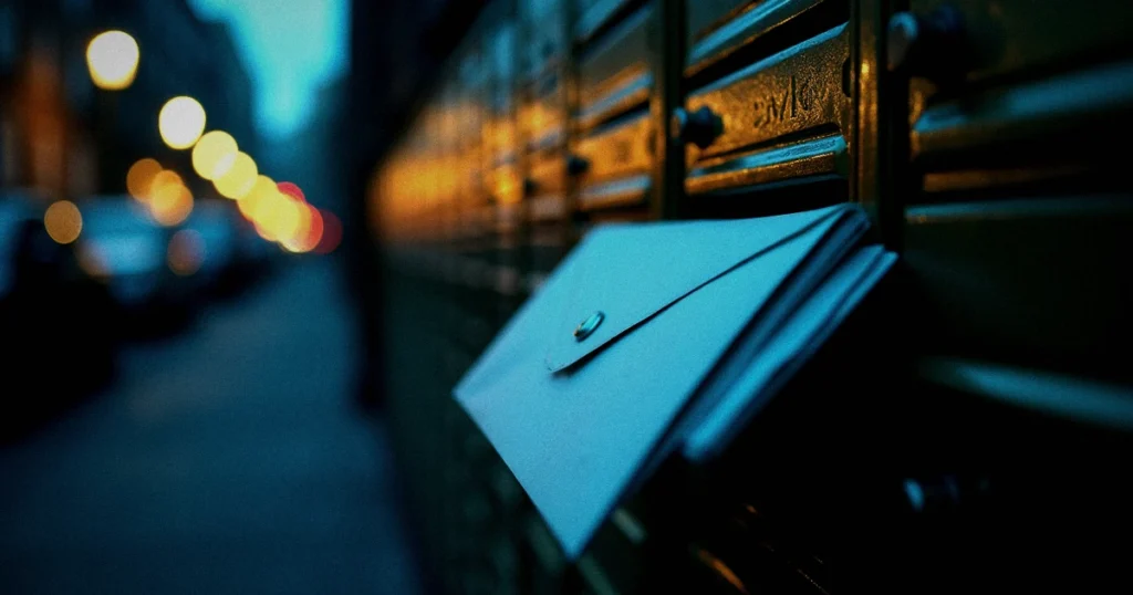 How to Write Emails People Open (2026 Guide) featured image